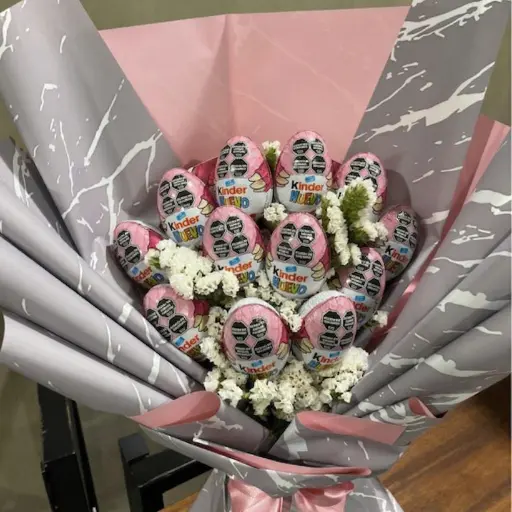 Ramo 12 huevos kinder rosa